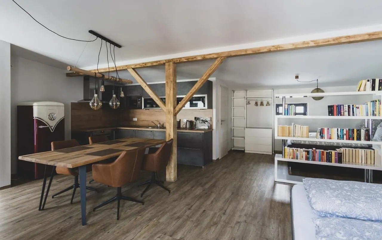 Tacherting Modernes Loft Vor Den Toren Des Chiemgaus דירה